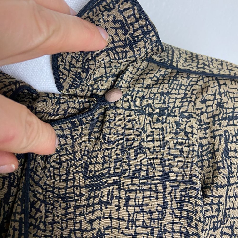 Vintage Blouse  Pleated Shoulder pads Hidden  Button Down Size 14 - Picture 7 of 13